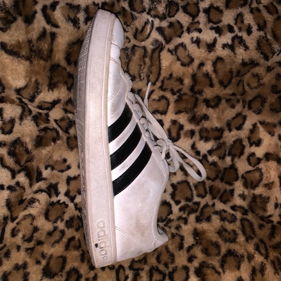 8 1/2 Adidas !! - Picture 2 of 3